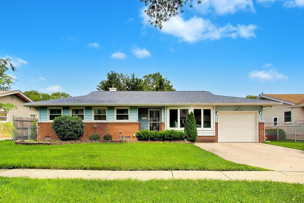 75 Ridgewood Rd., Elk Grove Village, IL 60007