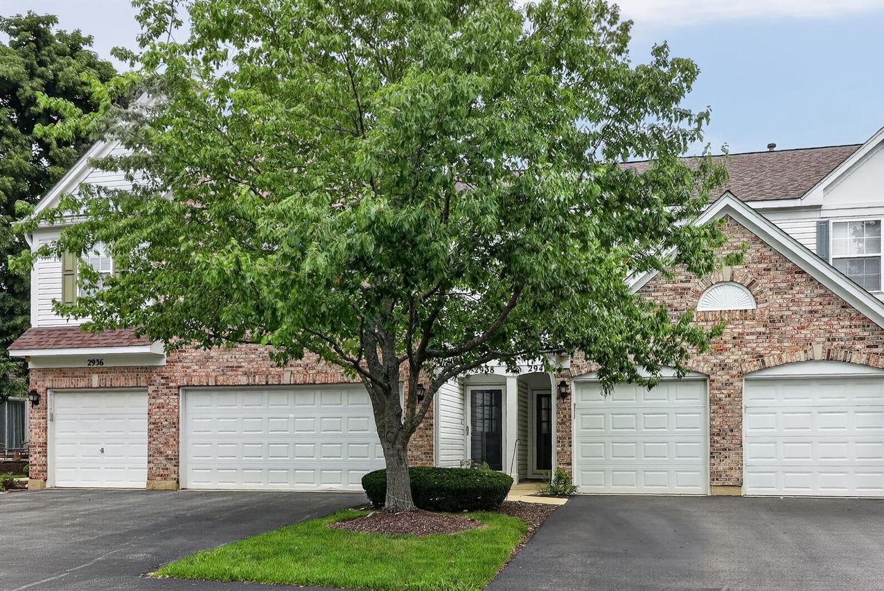 2940 Stonewater Dr., Naperville, IL 60564