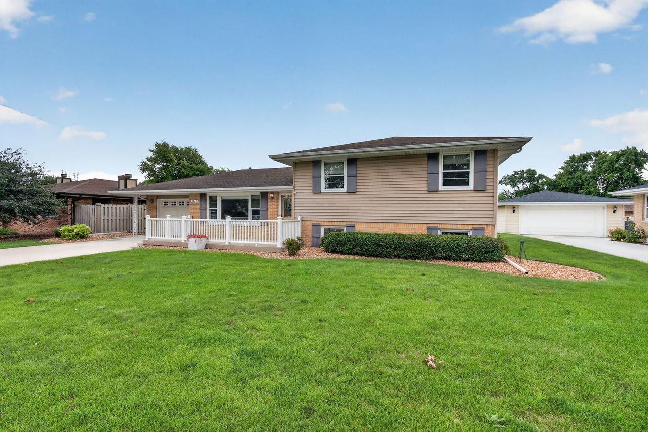 1817 Root St., Crest Hill, IL 60403