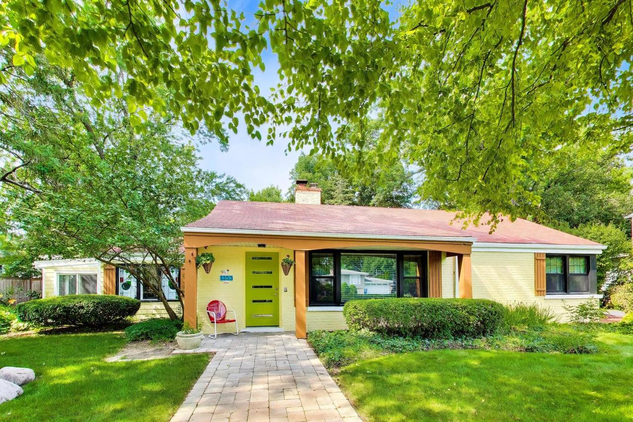1353 Golf Ave., Highland Park, IL 60035