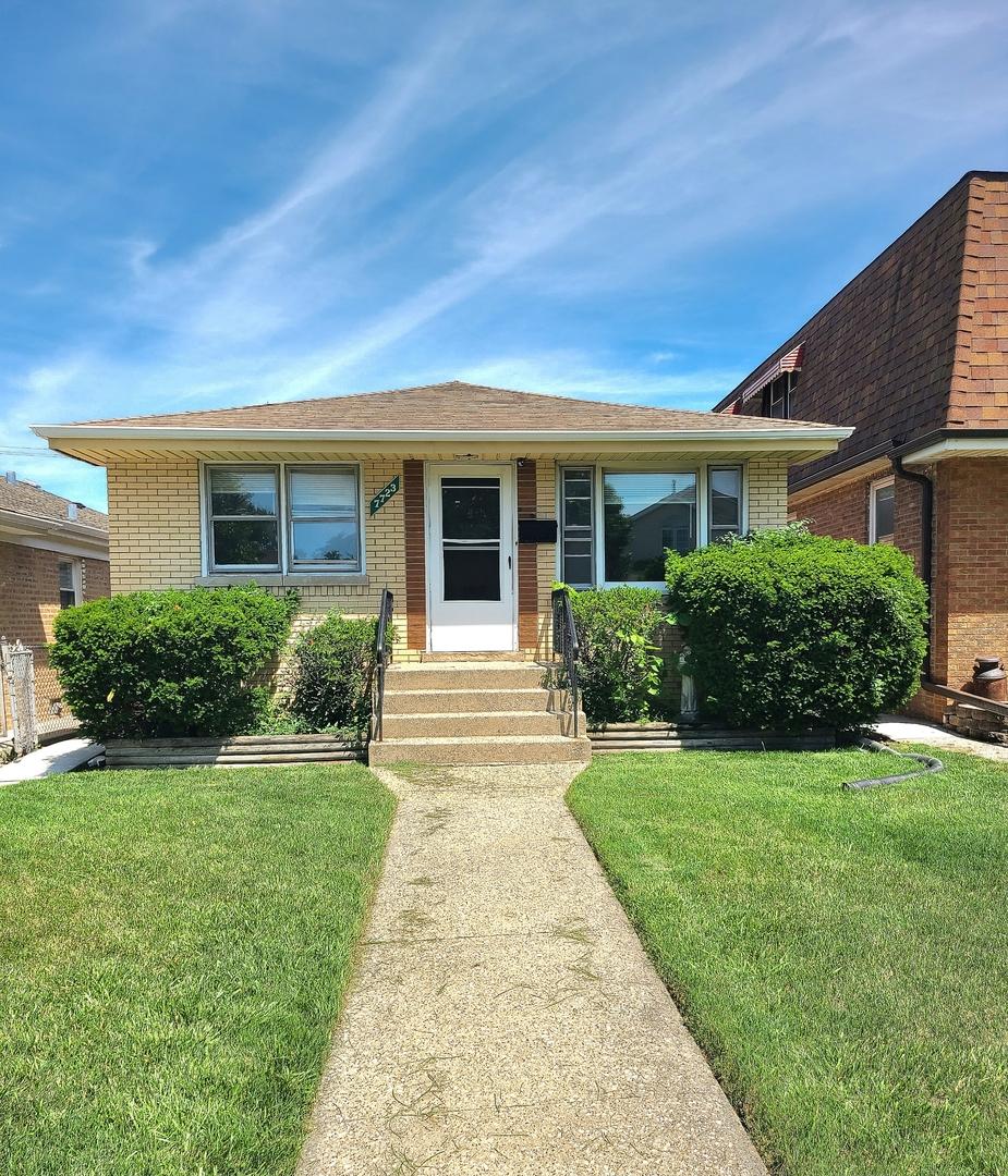 7723 Leclaire Ave., Burbank, IL 60459