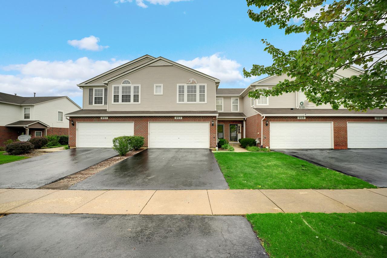 923 Fieldside Dr., Matteson, IL 60443
