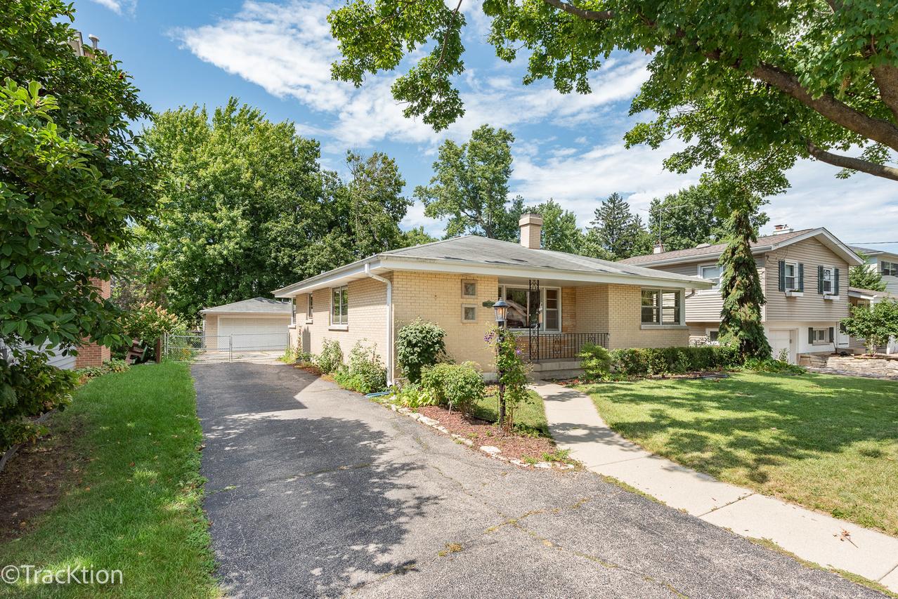 310 Merton Ave., Glen Ellyn, IL 60137