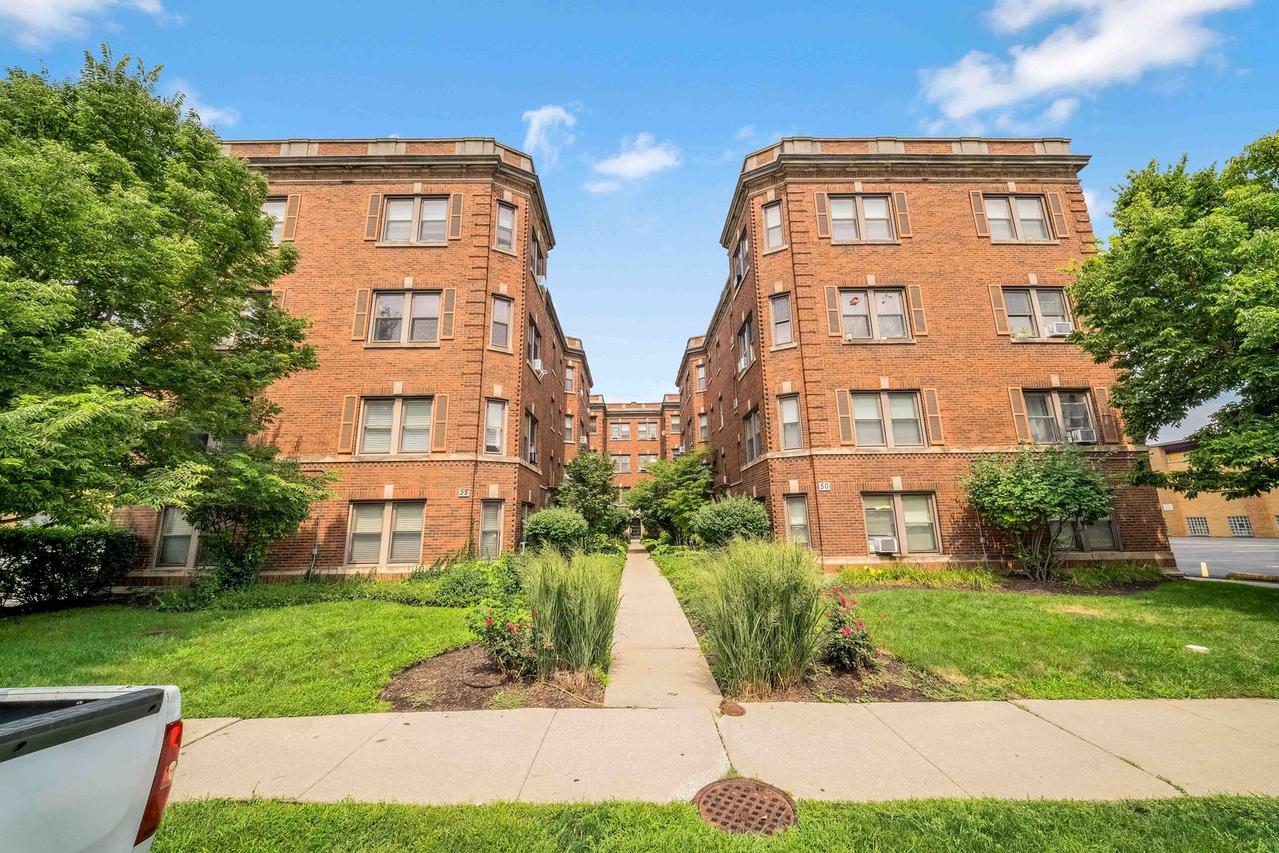 54 Forest Ave. #2W, Riverside, IL 60546