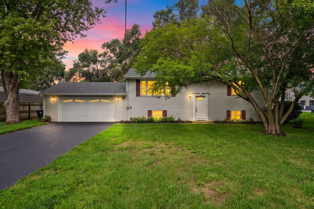 11320 2nd St., Roscoe, IL 61073