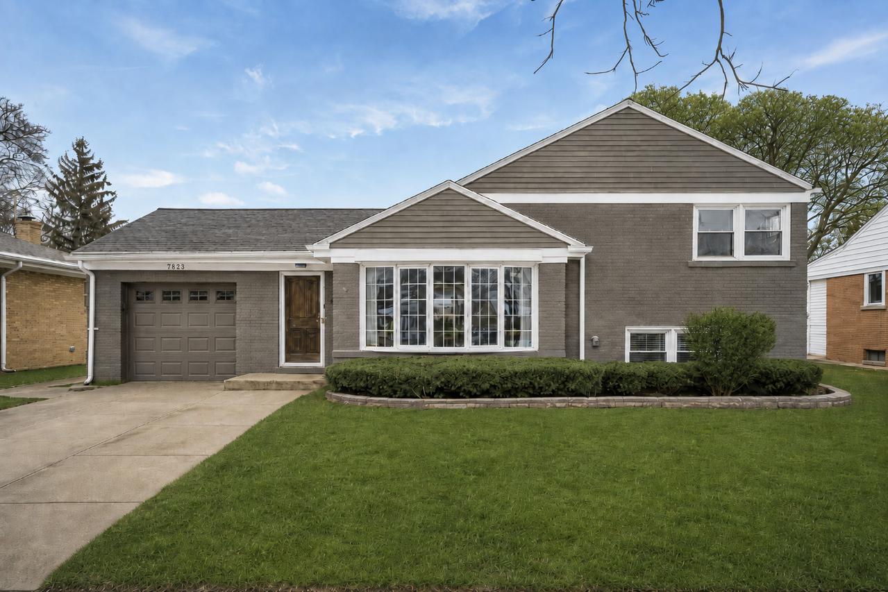 7823 Lotus Ave., Morton Grove, IL 60053