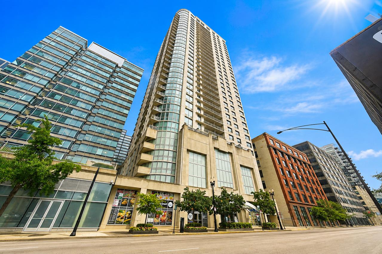 125 S Jefferson St. #2409, Chicago, IL 60661