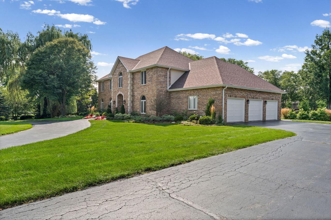 5657 Oakwood Cir., Long Grove, IL 60047