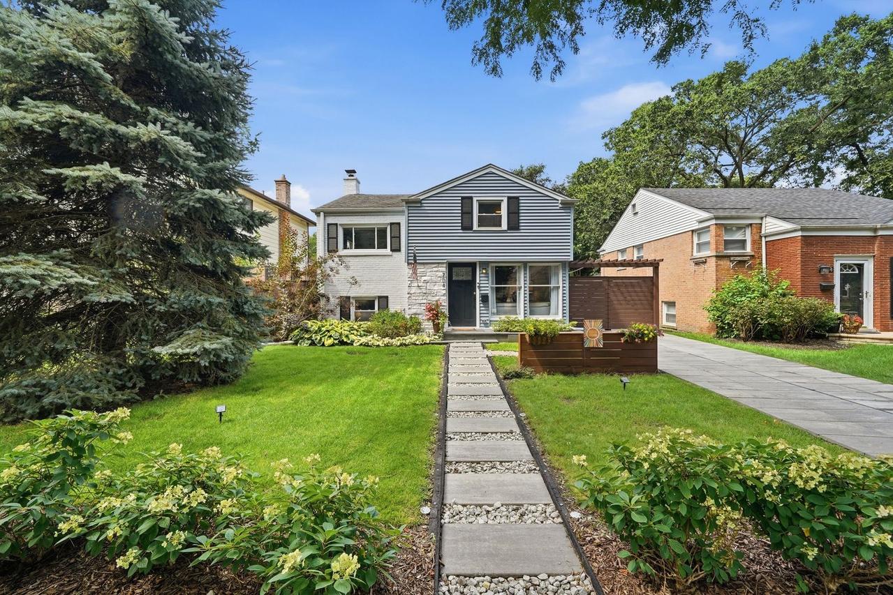 704 Long Rd., Glenview, IL 60025