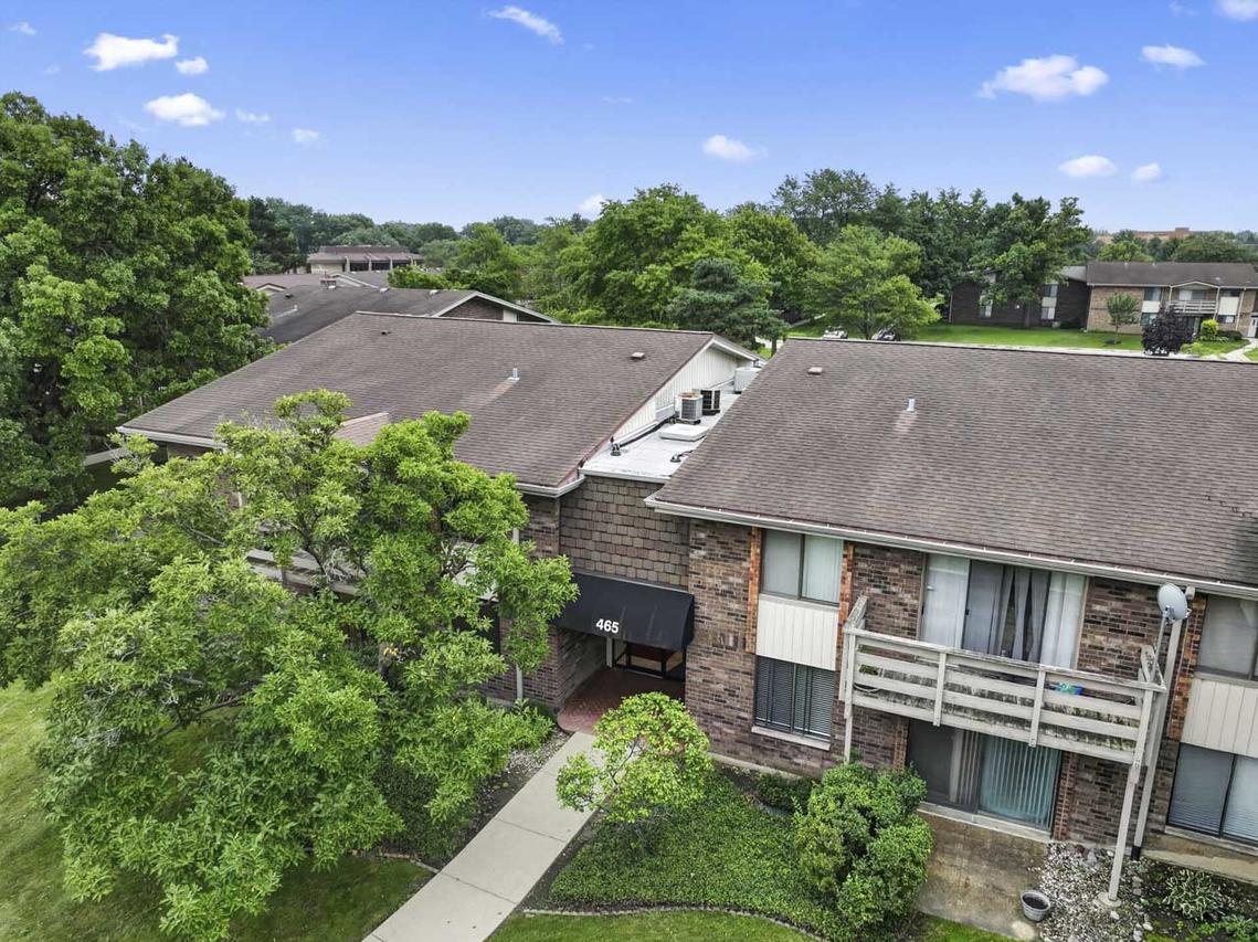 465 Raintree Ct. #2B, Glen Ellyn, IL 60137