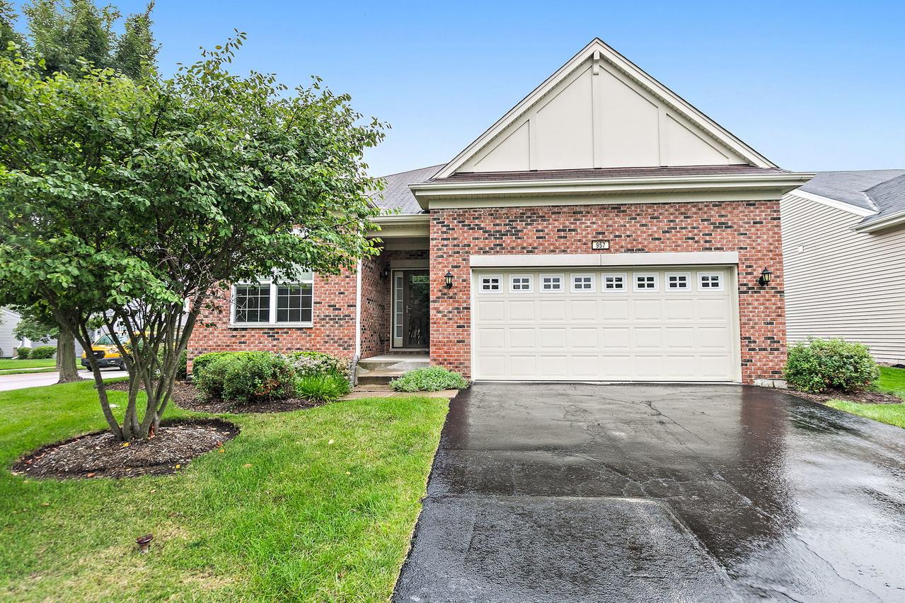 957 Laguna Ln., Pingree Grove, IL 60140