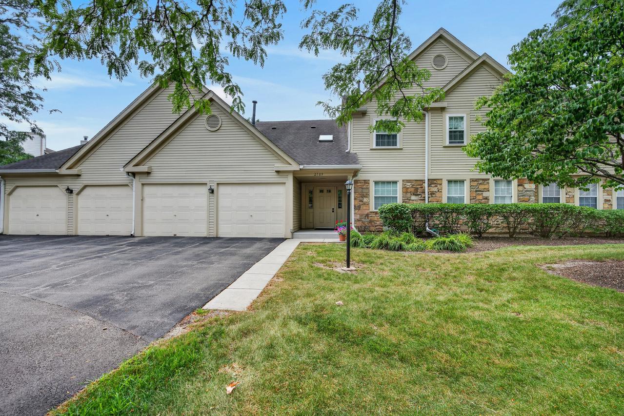 2789 Glasgow Ct. #Z2, Schaumburg, IL 60194