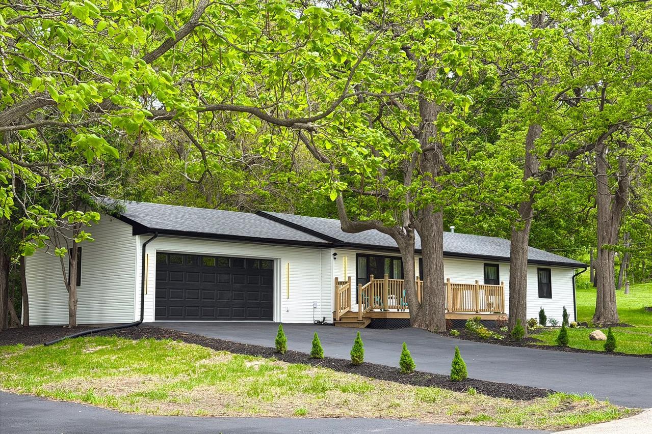 35W302 Pinelands Rd., St. Charles, IL 60174