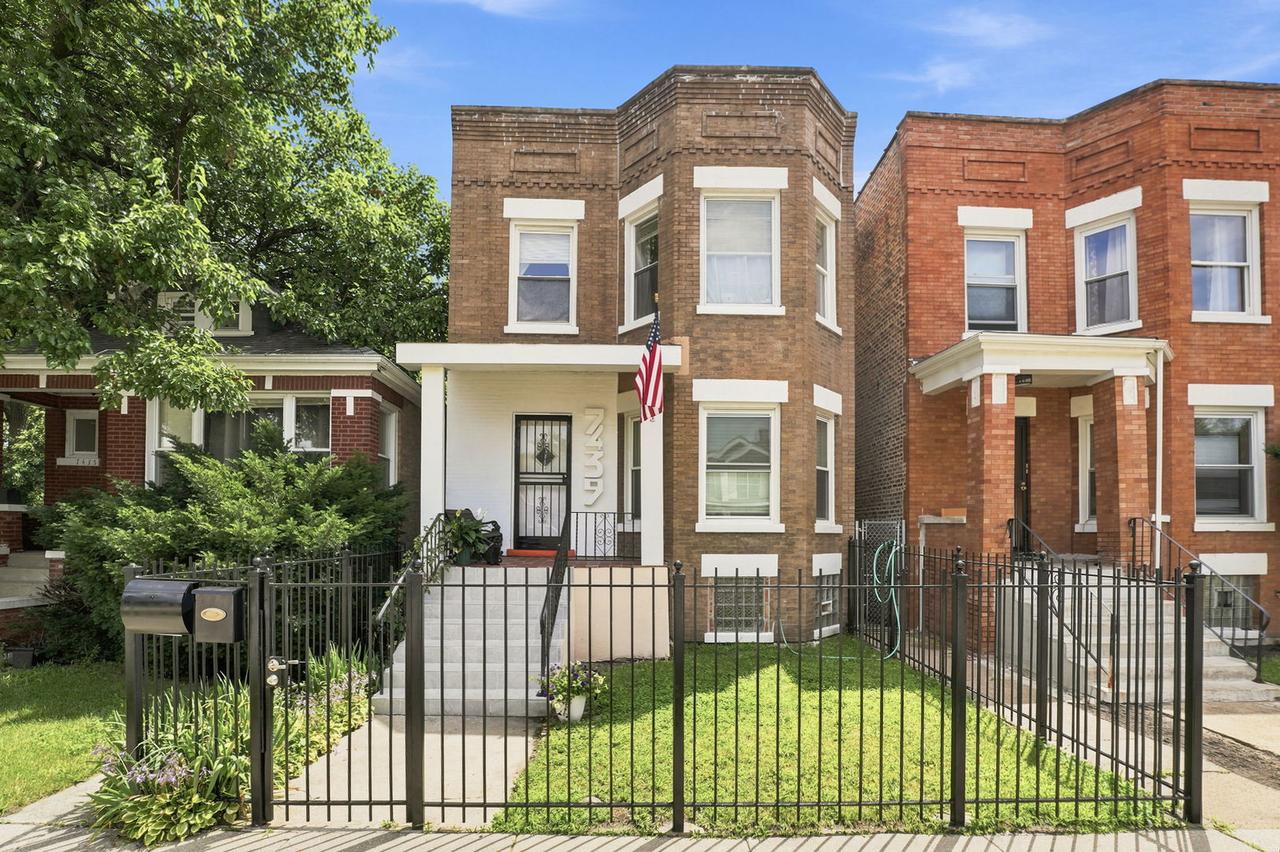 7439 S Ellis Ave., Chicago, IL 60619