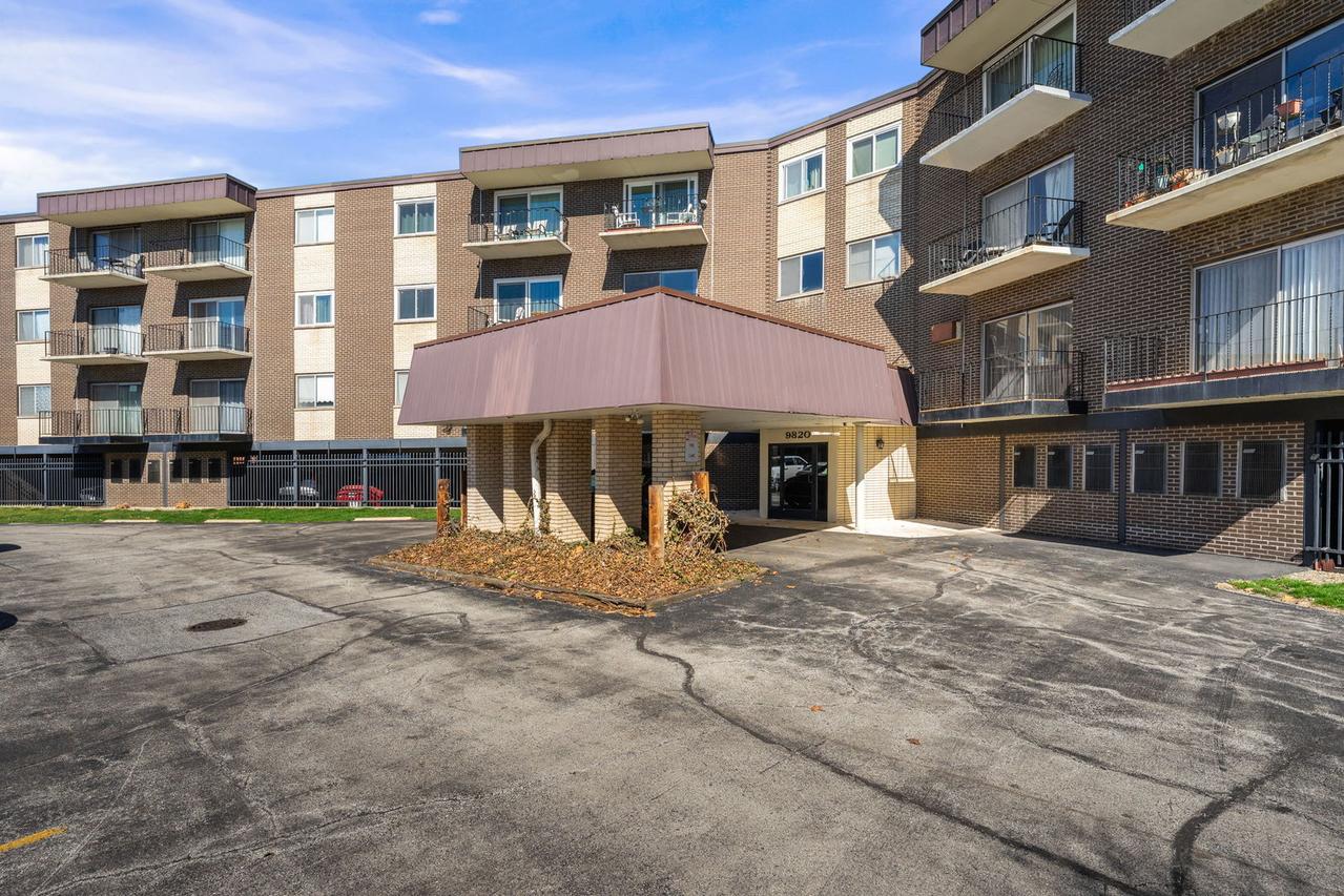 9820 S Pulaski Rd. #315, Oak Lawn, IL 60453