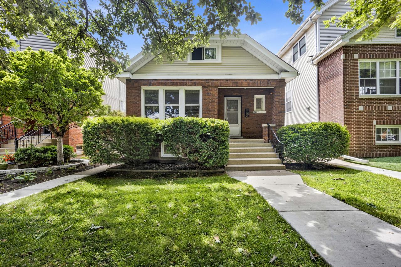 2419 W Berenice Ave., Chicago, IL 60618