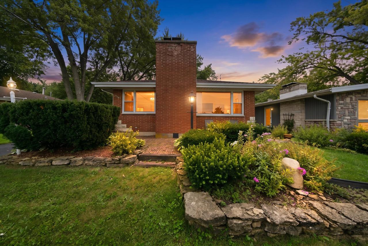 39181 N Cedar Crest Dr., Lake Villa, IL 60046