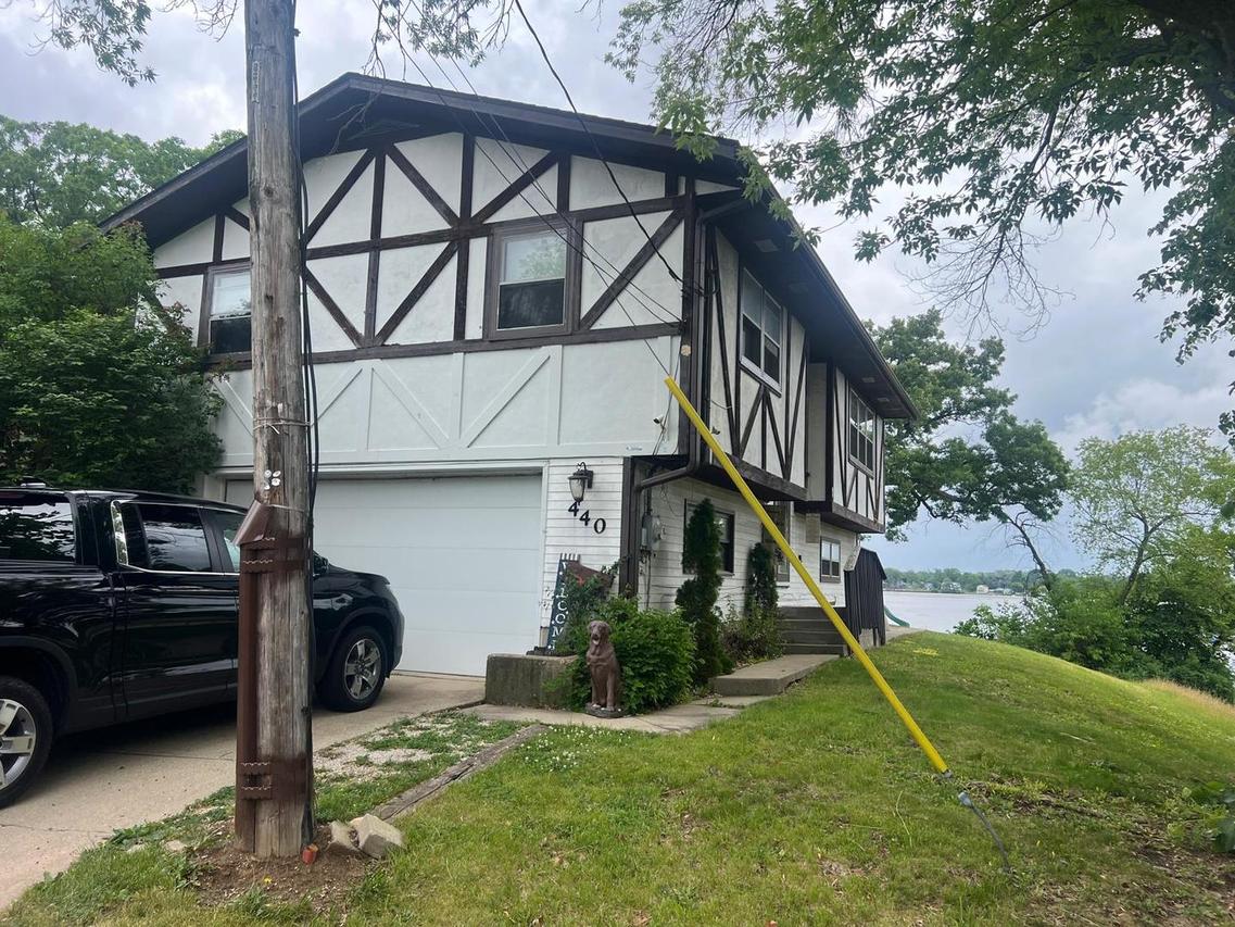 440 E Lakeshore Dr., Round Lake Park, IL 60073