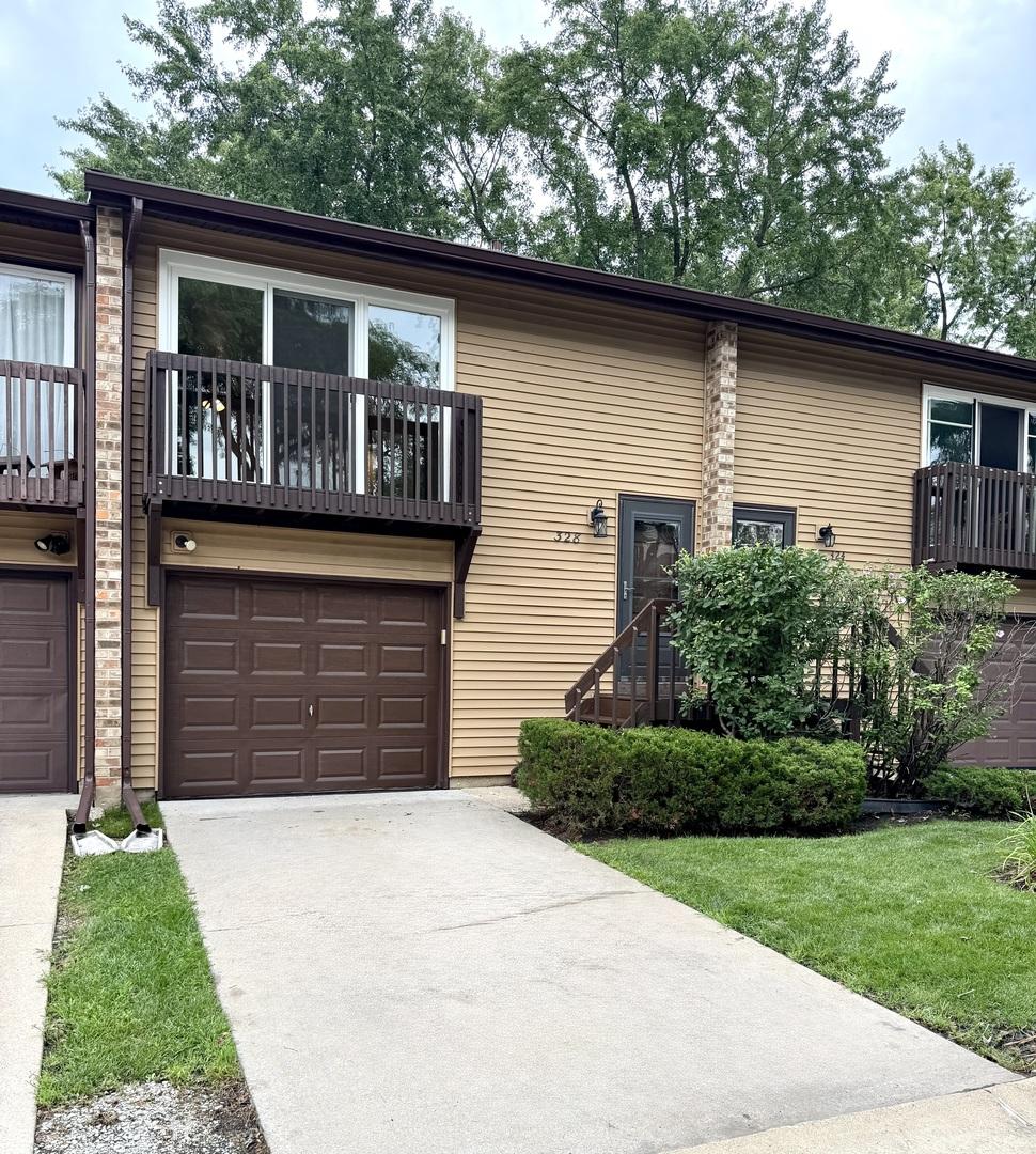 328 Ottawa Dr., Bolingbrook, IL 60440
