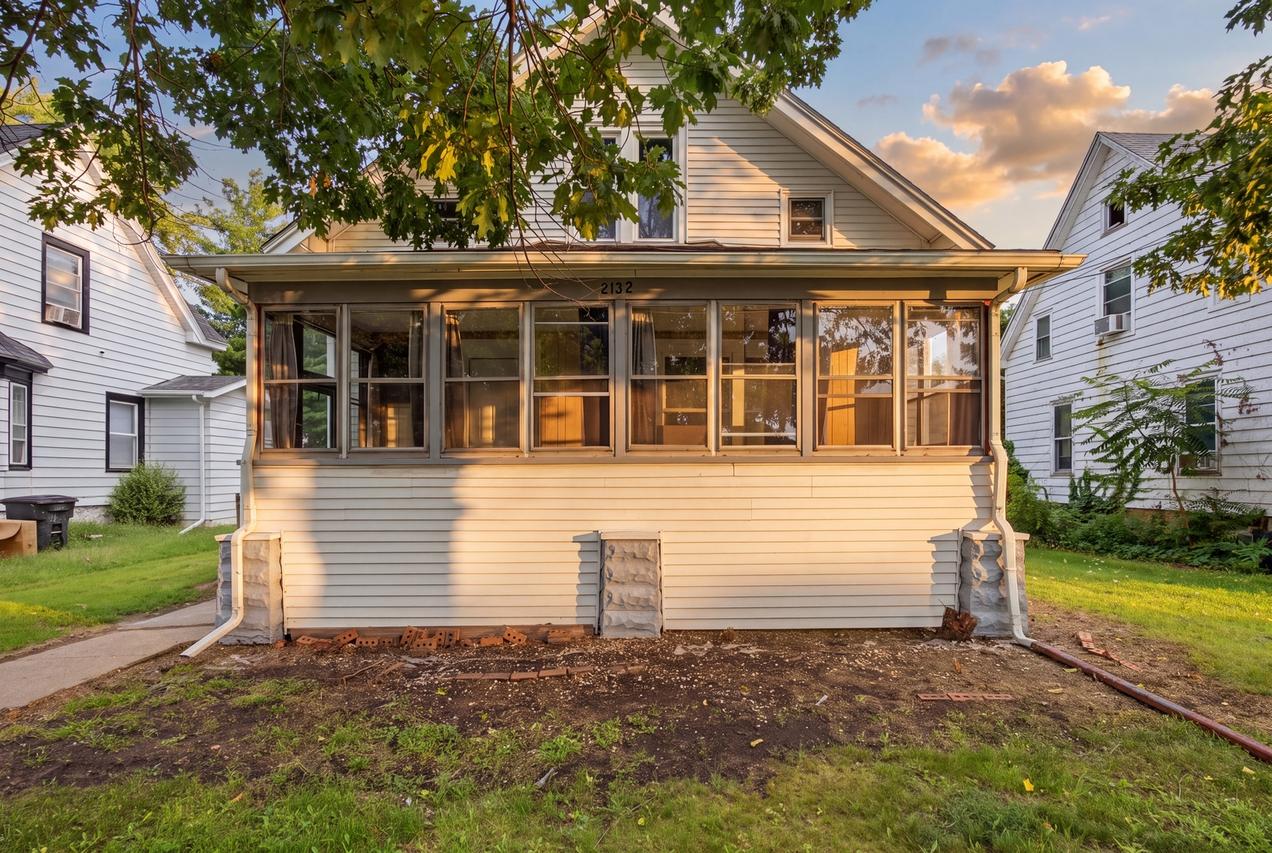 2132 9th St., Rockford, IL 61104