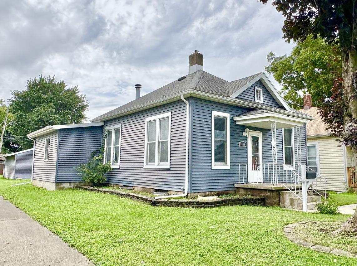 906 Van Buren St., Streator, IL 61364