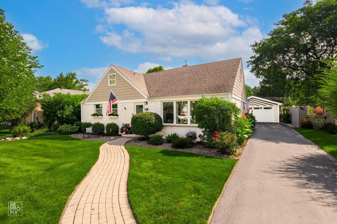 605 Banbury Ct., Roselle, IL 60172