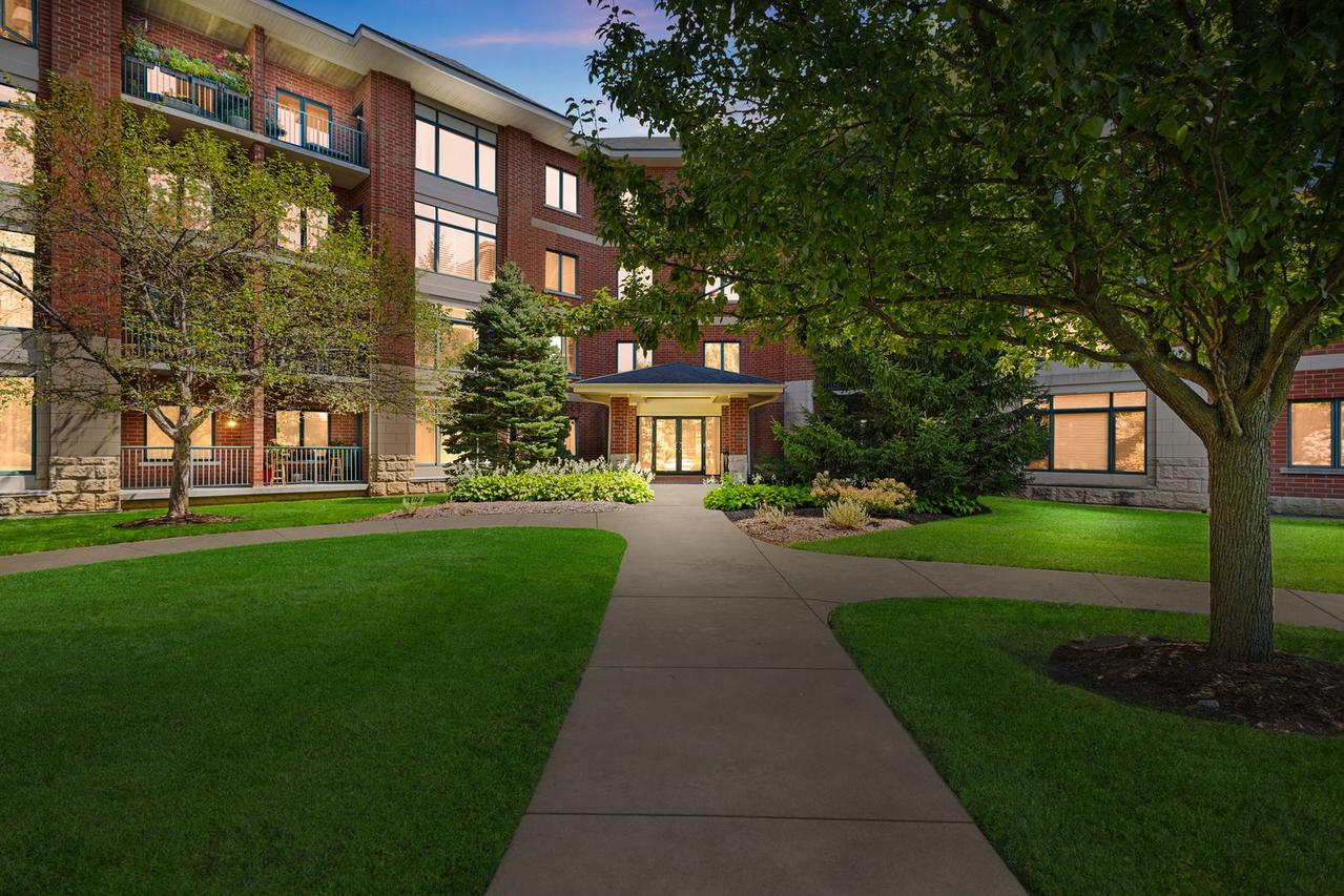 855 E 22nd St. #214, Lombard, IL 60148