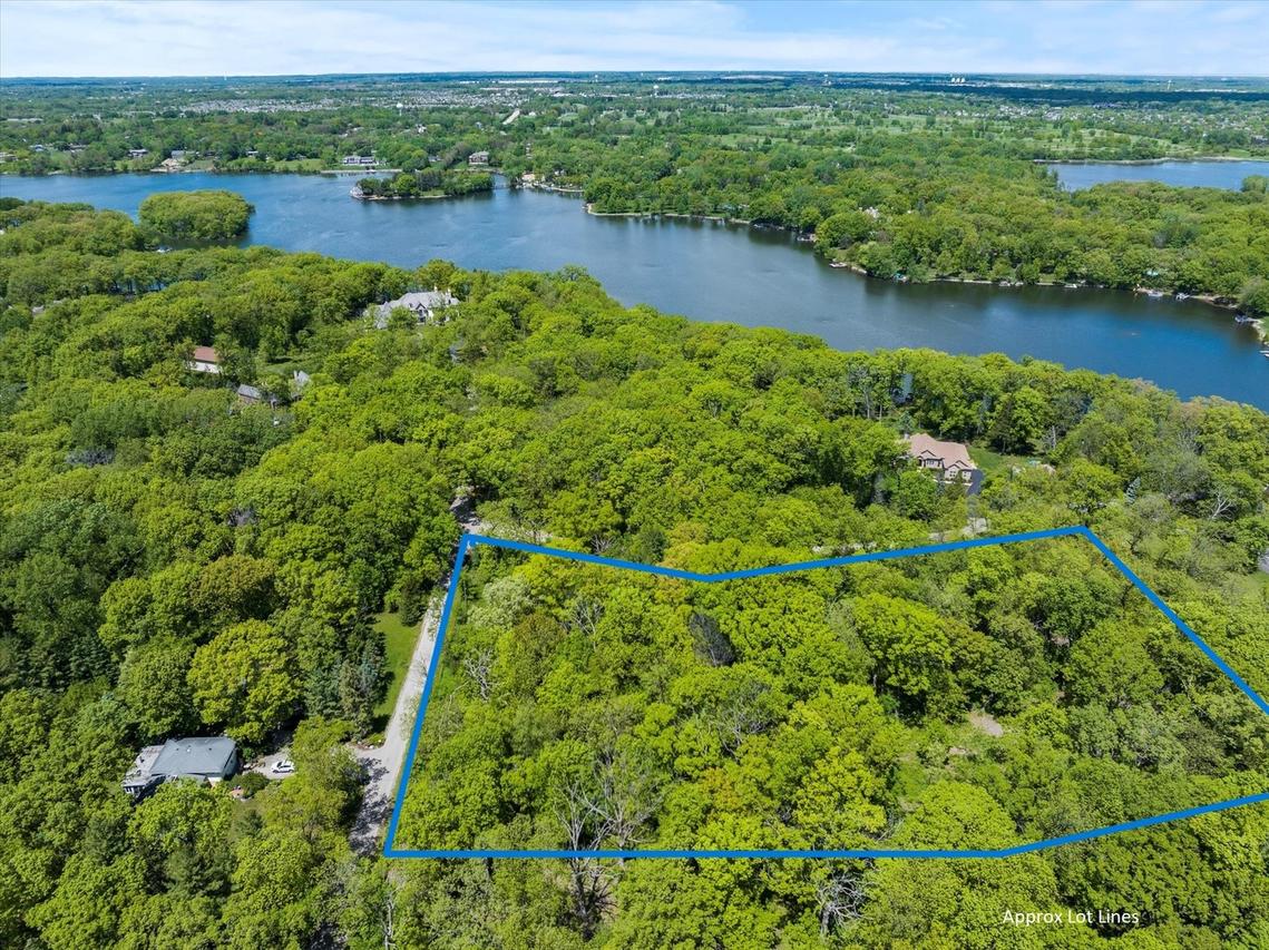 26359 N Hickory Rd., Mundelein, IL 60060