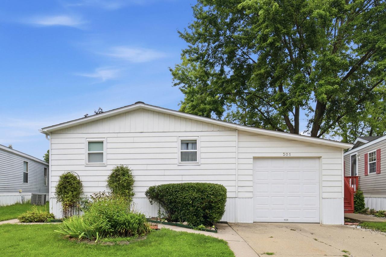 301 Shay Ct., Wheeling, IL 60090