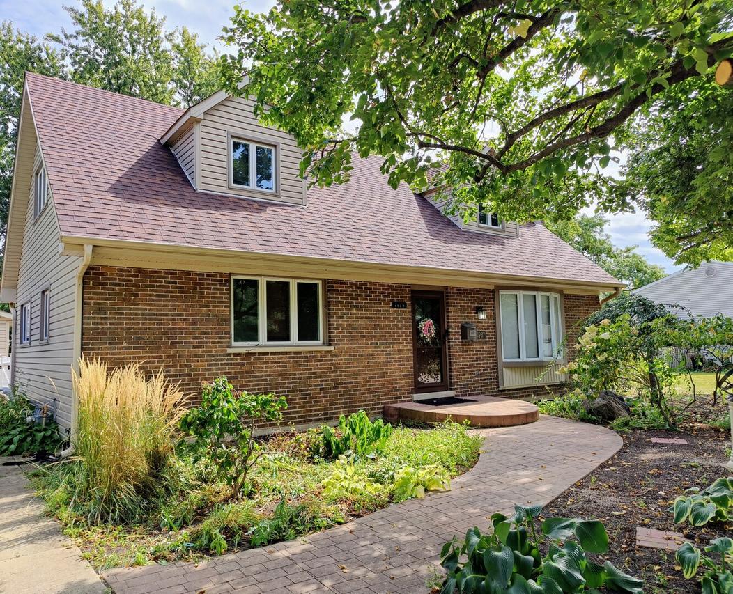 1937 Nottingham Ln., Wheaton, IL 60189