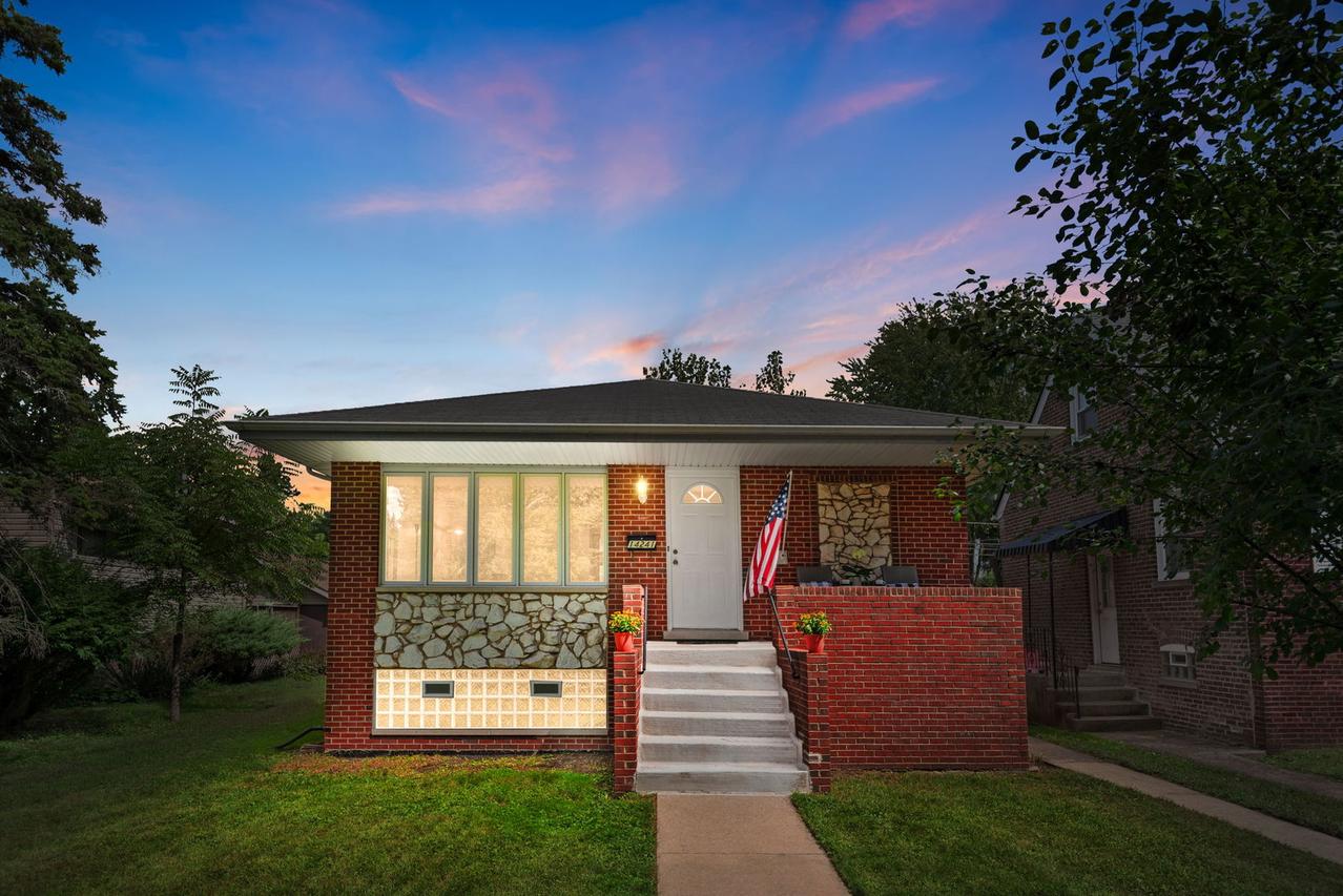 14241 S Mackinaw Ave., Burnham, IL 60633