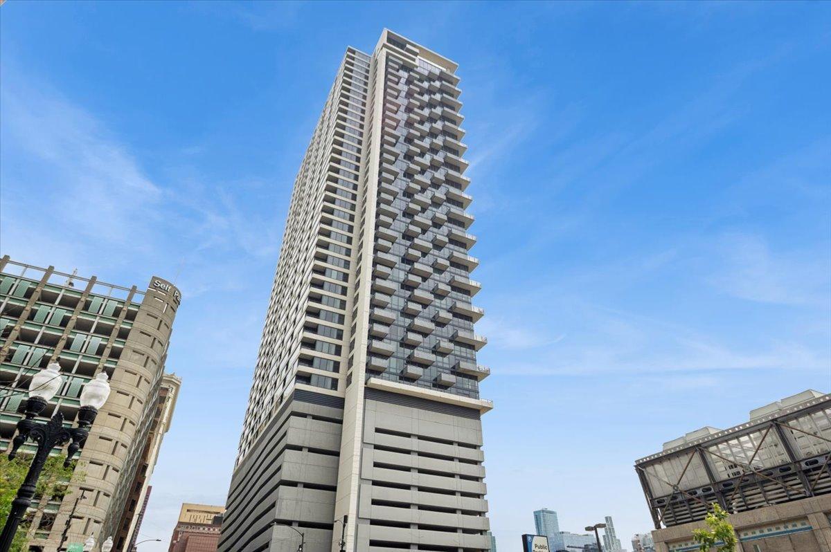 235 W Van Buren St. #1518, Chicago, IL 60607