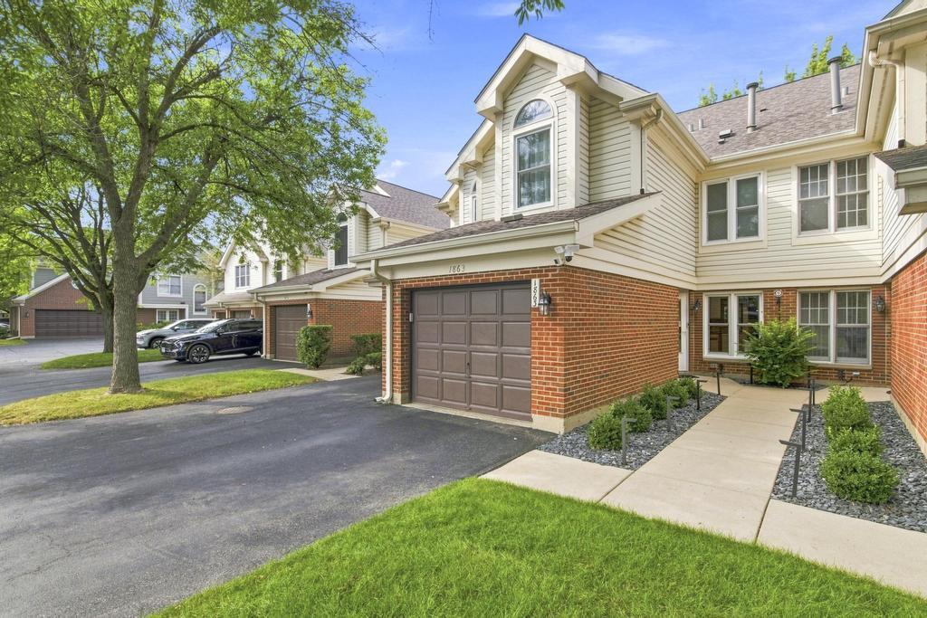 1863 W White Oak St., Arlington Heights, IL 60005