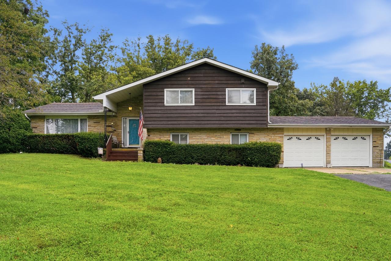 23853 Hazel Rd., Sterling, IL 61081