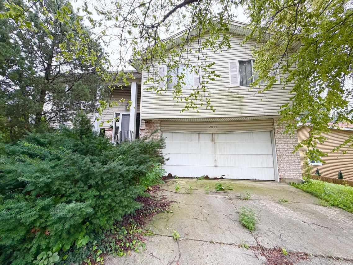 2001 Sunnydale St., Woodridge, IL 60517