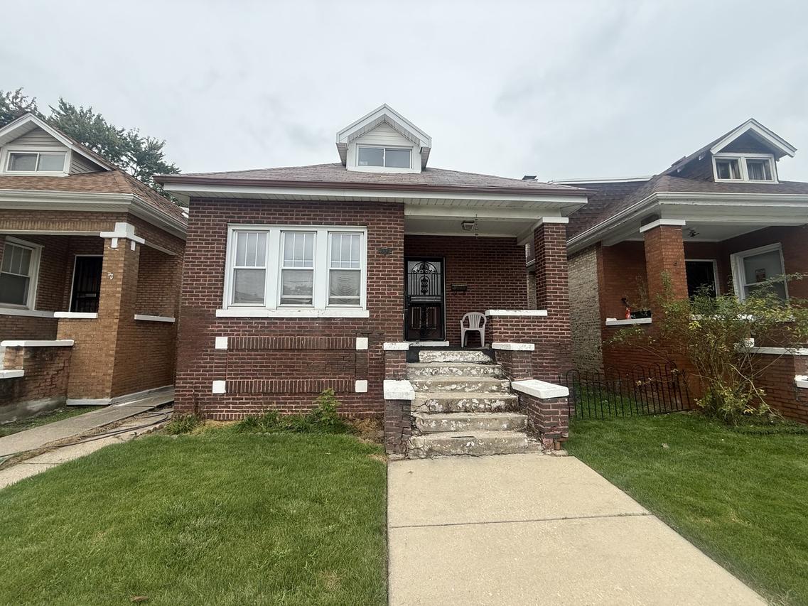 8542 S Elizabeth St., Chicago, IL 60620