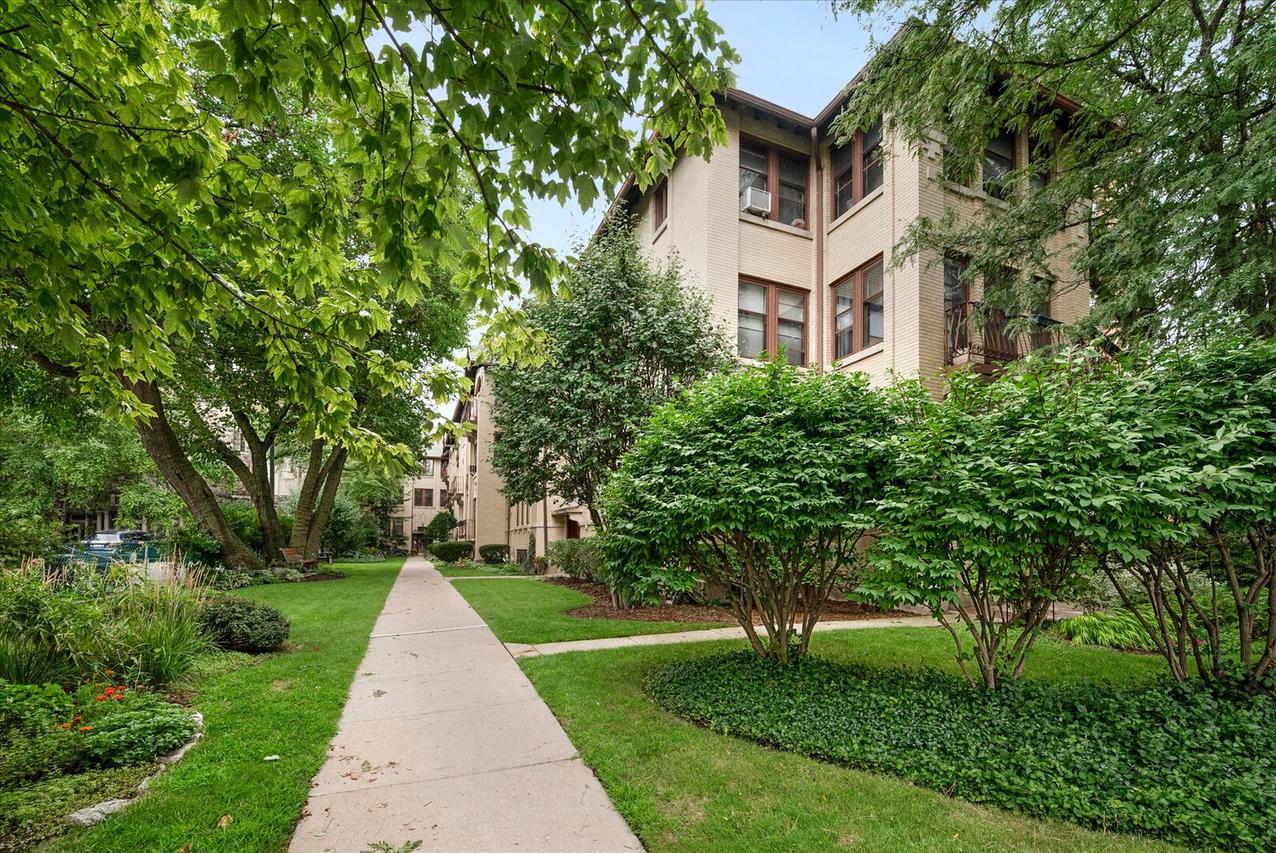 949 Lake St. #1F, Oak Park, IL 60301