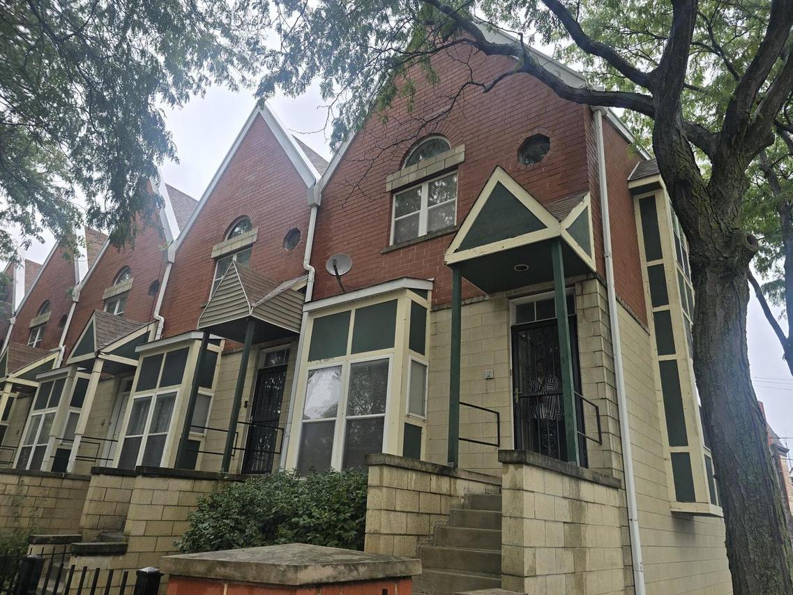 4611 S Lake Park Ave., Chicago, IL 60653