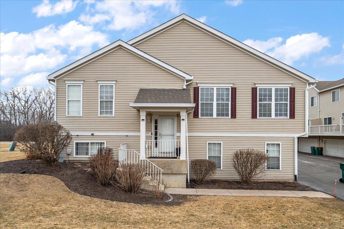 2941 Woodside Dr., Joliet, IL 60431