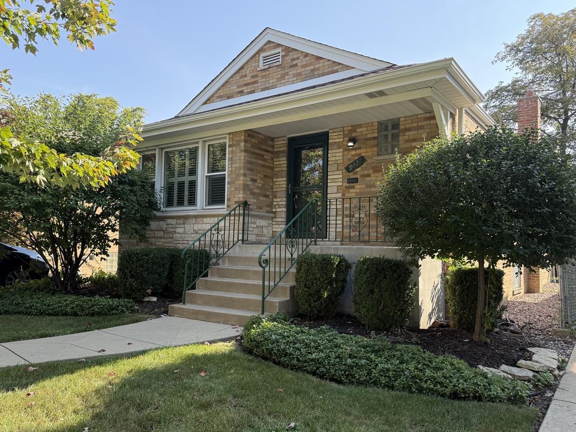 9427 S Harding Ave., Evergreen Park, IL 60805