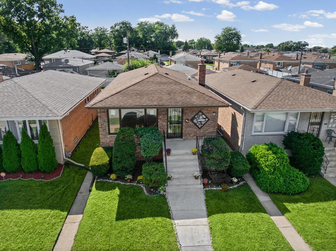 658 Hoxie Ave., Calumet City, IL 60409