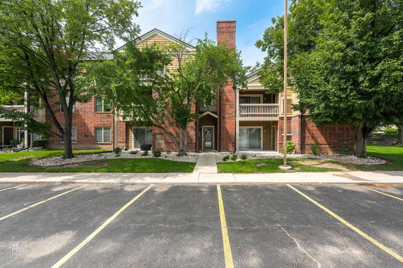 104 Glengarry Dr. #208, Bloomingdale, IL 60108