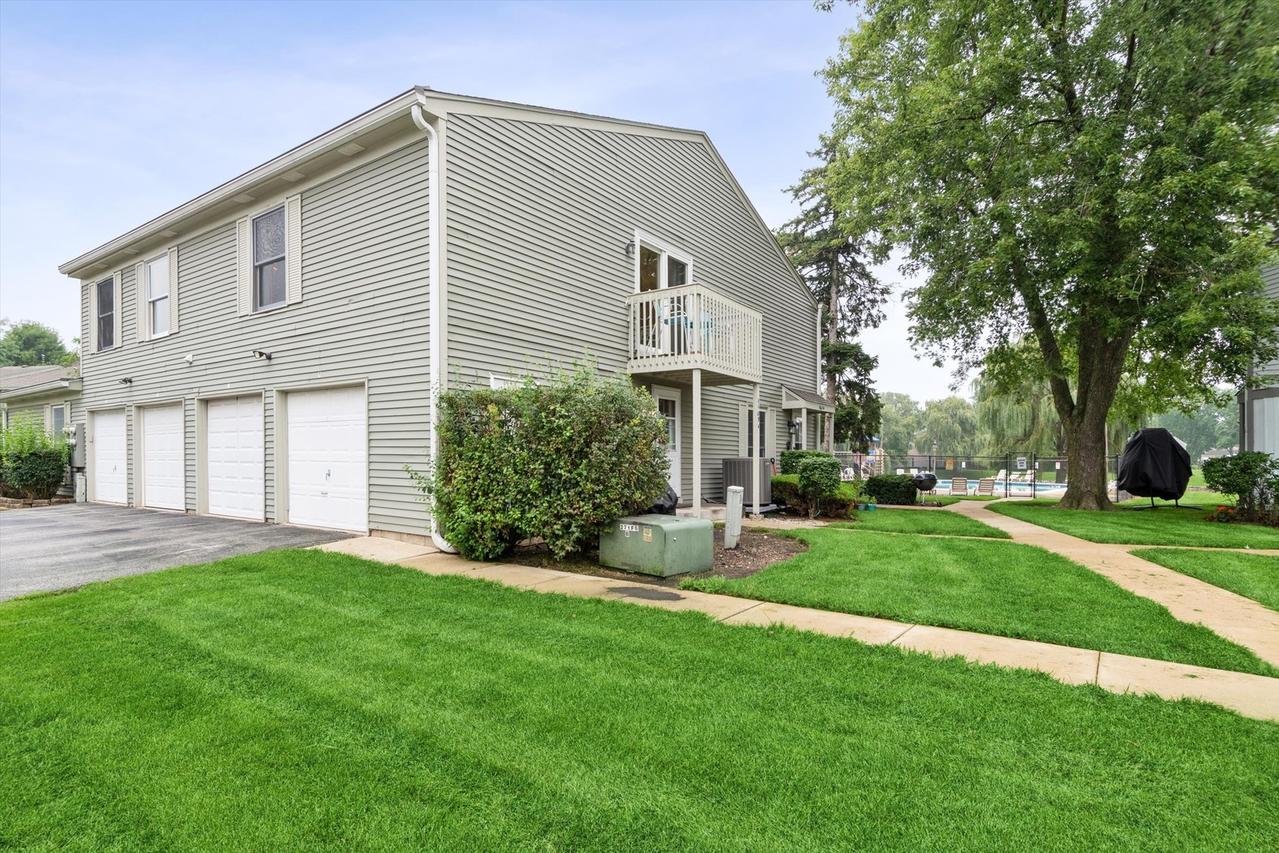1105 Mount Vernon Ct. #A, Wheaton, IL 60189