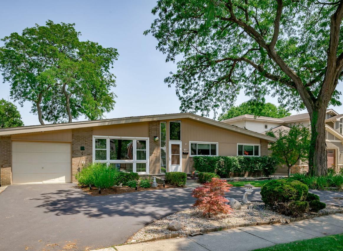 295 S Poplar Ave., Elmhurst, IL 60126