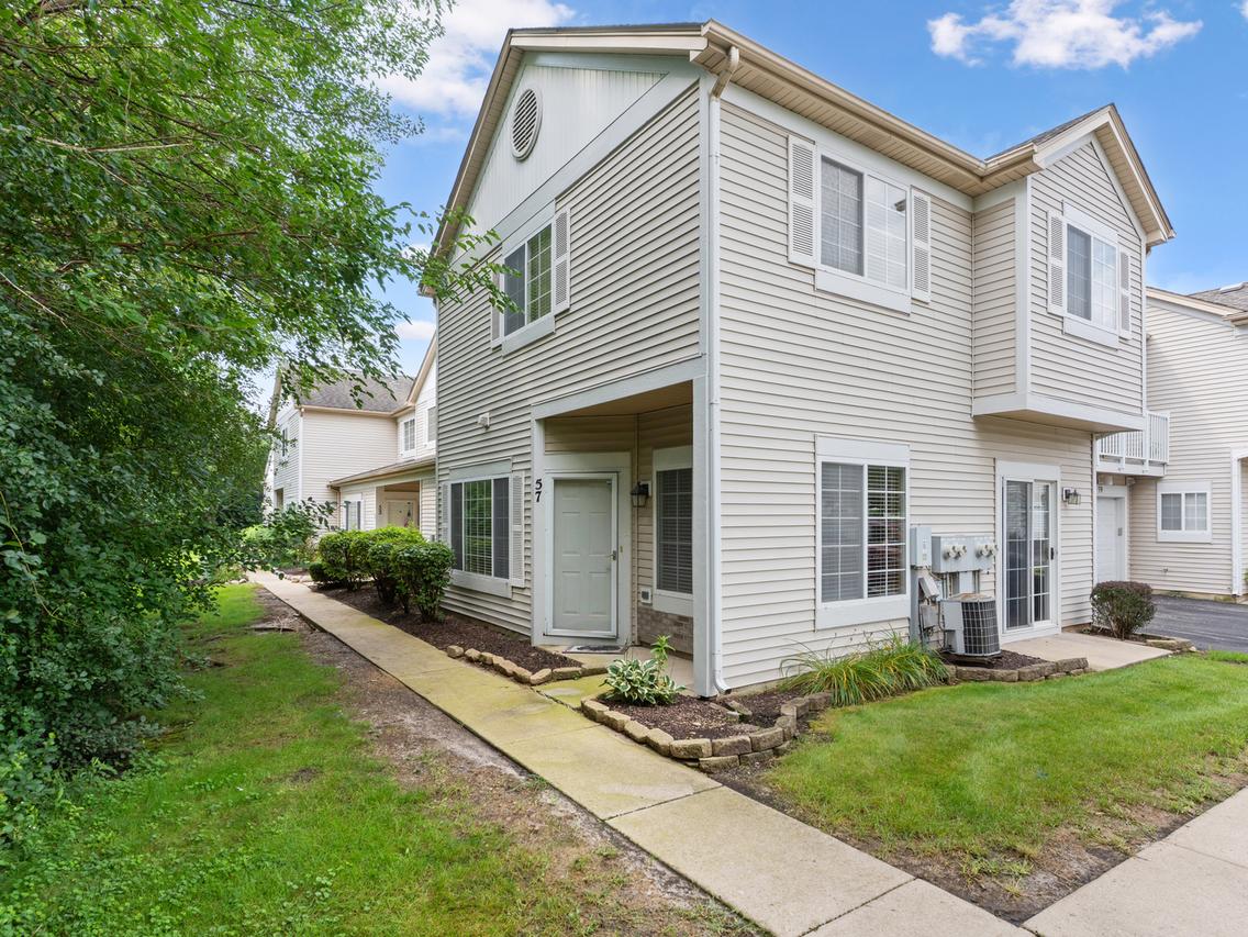 57 Braxton Ln., Aurora, IL 60504