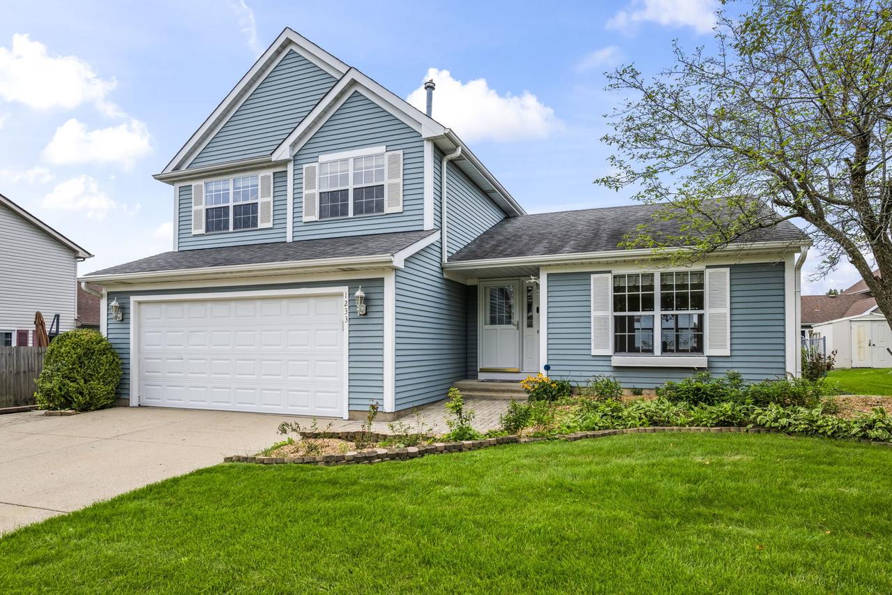 1233 Old Timber Ct., Hoffman Estates, IL 60192