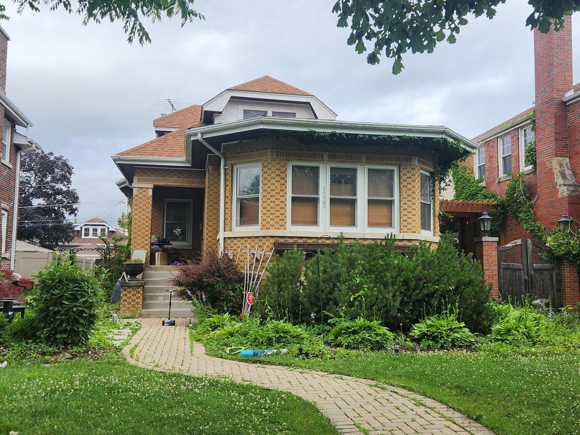 1223 Edmer Ave., Oak Park, IL 60302