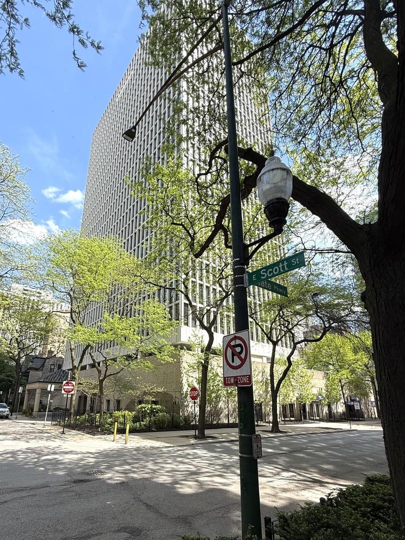 1 E Scott St. #1811, Chicago, IL 60610