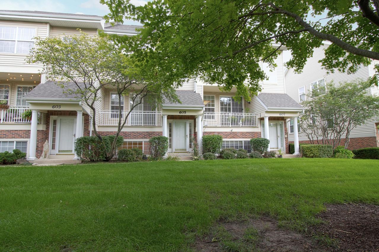 605 Pheasant Tr., St. Charles, IL 60174