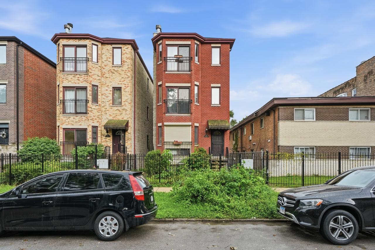 1469 E 69th St. #2, Chicago, IL 60637